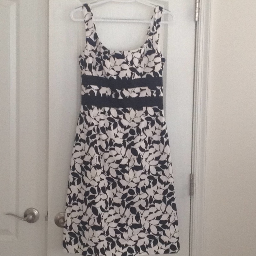 White House Black Market sleeveless flower dress - Picture 1 of 4